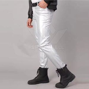 กางเกงขายาวทรงตรงสีขาวเคลือบ PU สำหรับผู้ชาย เอวกลาง ซิปหน้า สไตล์ลำลอง พร้อมเข็มขัดตกแต่ง - Product Image 5