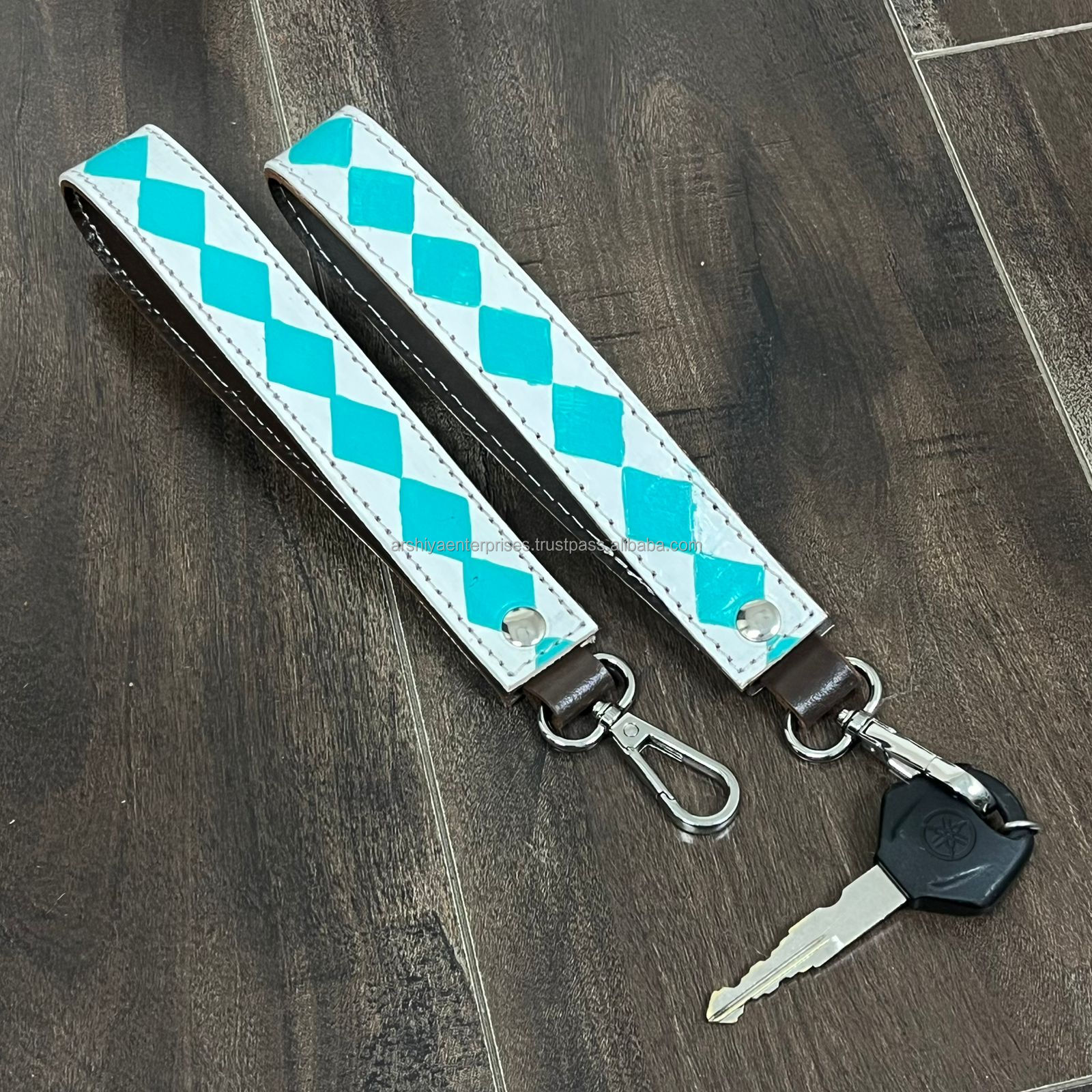 Turquoise et blanc à carreaux