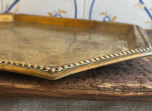 Plateau de service octogonal vintage en laiton, motif floral gravé, plateau décoratif avec bordure perlée pour la maison et la cuisine - Product Image 2