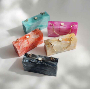 Cristales de Resina y Madreperla, Elegante Bolso de Mano de Resina Negra para Novia con Perilla Dorada, Regalo para Damas de Honor por MULTI CRAFT - Product Image 4