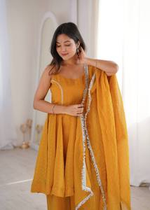 Ensemble Kurta et pantalon traditionnel indien pakistanais en rayonne jaune pour femme, coupe ample longueur cheville avec dupatta pour Diwali - Product Image 1