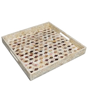 Bandeja de servir cuadrada artesanal con incrustaciones de nácar, bandeja otomana decorativa de madera de lujo con patrón de rombos, precio de oferta. - Product Image 1