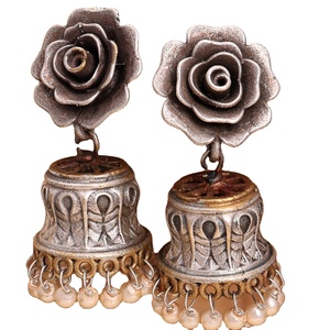 ต่างหูทองเหลืองสไตล์โบฮีเมียนแบบห้อยประดับด้วยเงินโบราณแบบออกซิไดซ์ ดีไซน์แบบจุมก้าสไตล์บอลลีวูด เหมาะเป็นของขวัญสำหรับผู้หญิงในงานปาร์ตี้ - Product Image 1