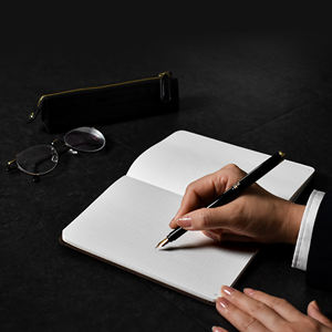 Cuaderno de tapa dura PU GRAVINO A5 B6 Box - Product Image 4