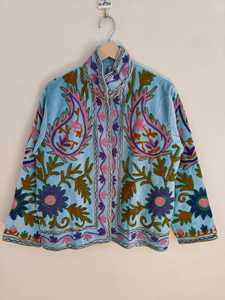 Veste en velours Suzani – Manteau floral brodé style bohème, veste tribale ouzbèke artisanale, vêtement d'extérieur artistique et affirmé - Product Image 6