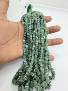 Perles de pierres précieuses en émeraude naturelle de forme carrée, 4-5 mm, environ 16 pouces de long, vente en gros par le fabricant, perles d'émeraude pour la fabrication de bijoux - Product Image 4