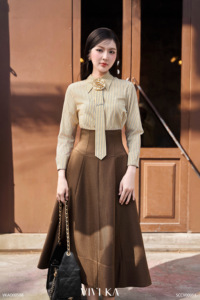 Camisa de Manga Larga a Rayas con Corbata Desmontable para Mujer, de Poliéster/Algodón, Color Violeta, Estilo Casual Vietnamita, Cuello Clásico, Teñido con Hilo - Product Image 4