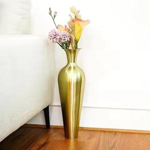 Vase à fleurs décoratif moderne en métal, élégant vase floral de table pour centre de table de salon - Product Image 4