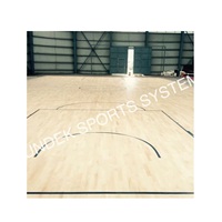 Revêtement de sol pour terrain de basket de qualité supérieure, surface sportive amortie à haute durabilité pour usage intérieur, disponible au prix export.