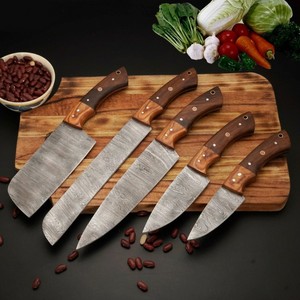 Ensemble de couteaux de cuisine en acier Damas de qualité supérieure, 5 pièces, style japonais, couteau de chef, couteau Santoku, couteau utilitaire avec manche en bois - Product Image 1