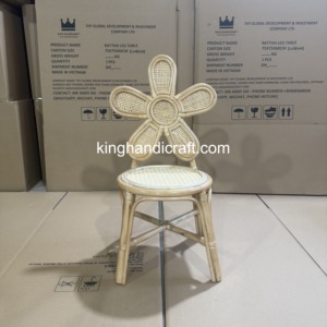 Chaise pour enfants en rotin naturel moderne, faite à la main, avec dispositif de sécurité pour événements extérieurs, mariages, fêtes et accessoires photo d'anniversaire - Product Image 2