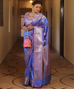 Sari de Seda de Alta Calidad Listo para Enviar, Estilo Tradicional Indio Banarasi, Sari Drapeado con Patrón en el Borde para Ceremonias y Fiestas - Product Image 4