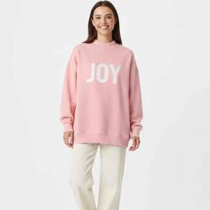 Compre una sudadera premium de estilo urbano para mujer, de cuello alto y corte holgado, suave y elegante. - Product Image 1