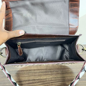 Bolso bandolera de cuero a cuadros con cierre giratorio de estilo occidental para mujer - Product Image 6