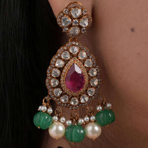 Ensemble de mariée vibrant Gulabi Glow Gajaah en argent 925 avec saphir rose, diamant Polki, émeraude, collier et boucles d'oreilles avec perles - Product Image 3