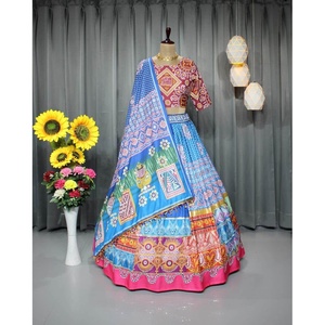 CRÉATEUR MOUSSELINE IMPRIMÉ NUMÉRIQUE MIROIR TRAVAIL LEHENGA CHOLI AVEC DUPATTA BLEU - Product Image 4