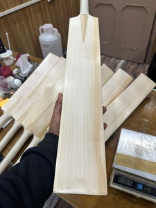 Bâtons de cricket haut de gamme en saule anglais de qualité supérieure pour adultes, personnalisables, en saule multi-grains sélectionné – Meilleures ventes - Product Image 4