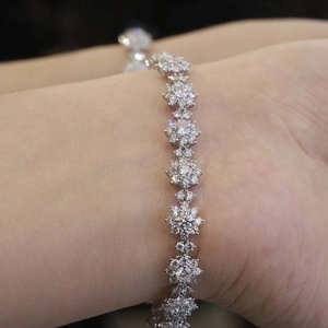 Pulsera de Tenis Floral de Moissanita, Lujosa Pulsera de Eslabones con Flores Brillantes, Elegante Joyería Fina, Regalo para Mujer - Product Image 3