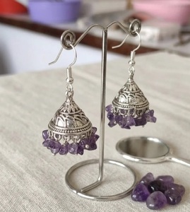 Boucles d'oreilles Jhumka indiennes traditionnelles Radheya Global, design dôme complexe, détails perlés, en quartz rose, anti-ternissement - Product Image 3