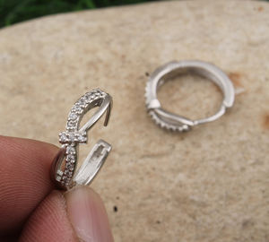 Boucles d'oreilles pendantes en argent sterling 925 avec CZ pour femmes, bijoux plaqués argent hypoallergéniques, fête et cadeau en gros - Product Image 1