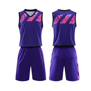 Ensembles d'uniformes de basketball pour adultes, design OEM, séchage rapide, vêtements de sport respirants avec nom et numéro d'équipe personnalisés - Product Image 1