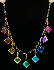 Collier en résine Fleur Éternelle, Pendentif en résine Pétale Épanoui, Collier en résine Éclat de Jardin, Pendentif Souffle Floral, Résine Goutte de Nature - Product Image 1