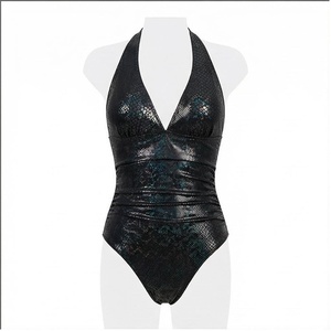 Ensemble de yoga 2 pièces imprimé papillon bleu avec finition dorée, body à col en V profond et jupe portefeuille longueur genou - Product Image 1