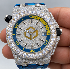Reloj de Cuarzo Analógico de Lujo para Hombre con Incrustaciones de Diamantes, Bisel Azul y Amarillo, Correa de Silicona - Product Image 1