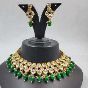 Ensemble de collier plaqué or 24 carats avec pierres Kundan et perles NS615 VERT pour occasions de mariage et bijoux raffinés - Product Image 1