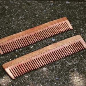 Peigne à cheveux en bois de neem de qualité supérieure fait à la main, polissage lisse, produit de toilettage en bois écologique, artisanat naturel - Product Image 3