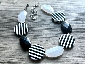 Collier statement en résine fait main, perles géométriques rayées noir et blanc, bijoux fantaisie pour femme, double rangée de perles en résine - Product Image 6