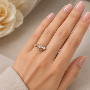 Anillo de Compromiso Floral, Chapado en Oro Rosa de 14K, Corte Brillante, Solitario, Diamante Sintético Cultivado en Laboratorio, Halo de Flores, Propuesta de Matrimonio - Product Image 5