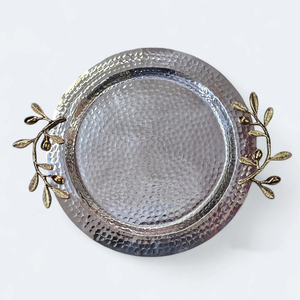 Bandeja Redonda de Metal Plateado Martillado con Asas Texturizadas con Exquisitas Ramas de Olivo para una Cena Sofisticada - Product Image 2