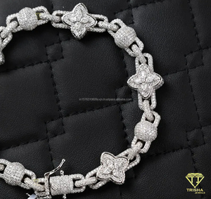 Exclusiva Pulsera Clover Link con Diamantes Moissanite, con Motivos Florales Brillantes y un Brillo Similar al de los Diamantes, un Accesorio de Lujo - Product Image 6