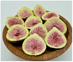 Cubes de figues lyophilisées bio, fabriqués à partir de vraies figues mûres, en vrac, légères, croustillantes, acidulées, parfaites pour les smoothies, la pâtisserie et les céréales - Product Image 1