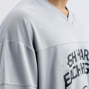 Maillot de football américain oversize en gros, manches courtes, col en V, imprimé numéro, streetwear, 100 % polyester, antibactérien - Product Image 4