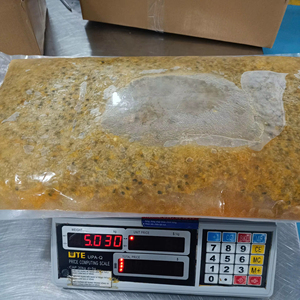 Vietnam IQF Fruit de la passion demi-coupé congelé emballé en vrac pour smoothie, confiture et dessert traitement jus de fruits et légumes - Product Image 1