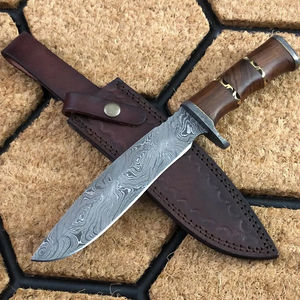 Nouvel Arrivage Couteau Bowie de Chasse et de Camping en Acier Damas Fait Main, Manche en Bois de Noyer, Entretoises en Laiton, OEM, Épaisseur de la Lame 0,35 mm - Product Image 5