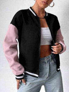 Veste universitaire tendance personnalisée avec patchs et design en cuir et laine de qualité supérieure, parfaite pour un style streetwear élégant, unisexe. - Product Image 3