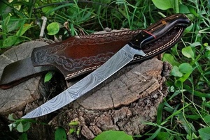 Couteau à filet en acier Damas fait main A&M Enterprises avec manche en bois foncé, poignée incurvée, étui en cuir gaufré, couteaux de chasse - Product Image 4