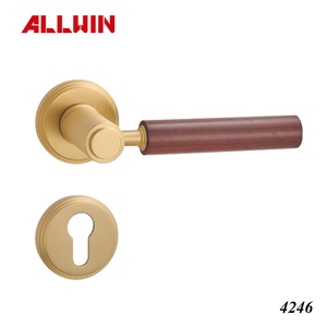 Elegant <b>Modern</b> Design Shining Gold Solid Brass <b>Door</b> Lever <b>Handle</b> Lock <b>Set</b> for Hotels - Product Image 3