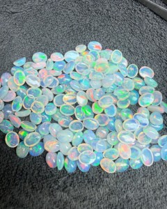 Opale d'Éthiopie de qualité supérieure, cabochon ovale – Opale de feu Welo naturelle, pierre brute pour bagues, pendentifs et bijoux personnalisés - Product Image 1