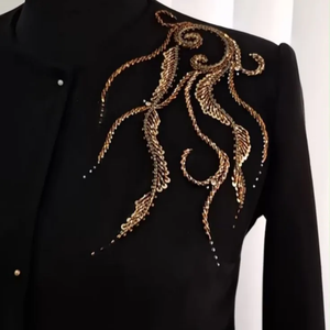 เสื้อเบลเซอร์ผ้าฝ้ายโพลีเอสเตอร์สีดำ แต่งลายปักมือรูปนกฟีนิกซ์สีทอง ดีไซน์ทันสมัย เหมาะสำหรับใส่เป็นเสื้อคลุมทางการ - Product Image 3