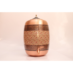 Dispensador de Agua Artesanal de Cobre Puro, Tanque de Almacenamiento Ayurvédico con Diseño Floral y Grifo Antiderrames para Uso en el Hogar y la Oficina - Product Image 1