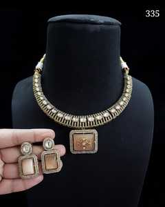 Collier ras du cou en diamant américain de qualité ethnique ensemble de bijoux de mode indiens pour les femmes et les filles tenue de fête pour l'anniversaire - Product Image 1