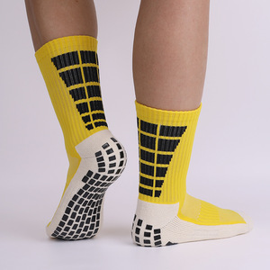 Chaussettes de sport rouges à motif géométrique avec semelle antidérapante pour le basketball, pour adultes, vêtements de sport d'été - Product Image 2
