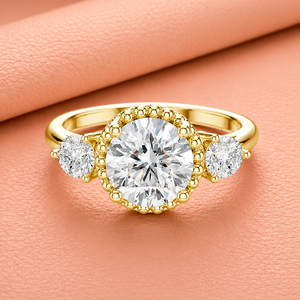 Anillo de Compromiso de Lujo en Oro Amarillo con Halo de Diamantes Cultivados en Laboratorio, Piedras Laterales, Claridad VVS1-VVS2, Chapado en Rodio, Joyería Fina para Novia - Product Image 1