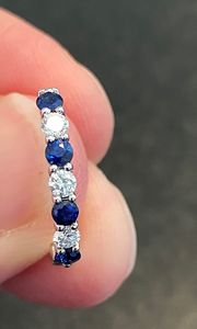 Pendientes de aro clásicos de oro macizo de 14 quilates con zafiro azul y diamantes engastados en canal, joyería para mujer - Product Image 4
