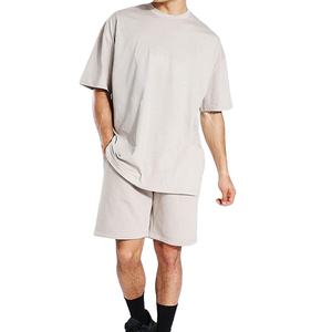 Precios al por mayor Última colección Conjunto de camisetas y pantalones cortos para hombre en color sólido Tela de algodón 100% Conjunto de camisetas y pantalones cortos para hombre - Product Image 1