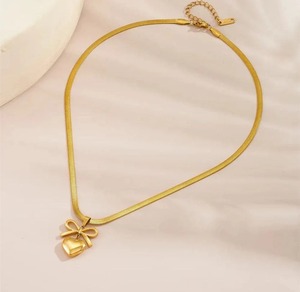 Collier chaîne serpent avec nœud et cœur, anti-ternissement, étanche, pour femme, idéal pour un usage quotidien romantique, disponible à la vente – Offre spéciale - Product Image 2
